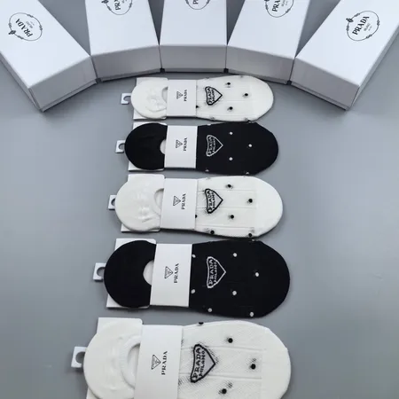 スーパーコピー プラダ 靴下