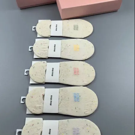 スーパーコピー ミュウミュウ 靴下