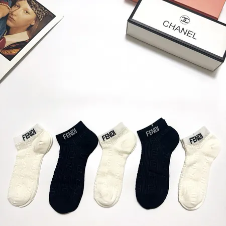 スーパーコピー ヴェルサーチ 靴下