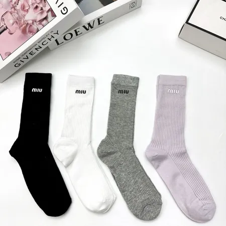 スーパーコピー ミュウミュウ 靴下