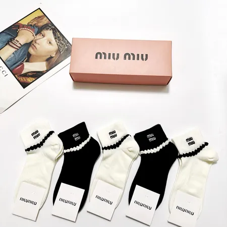 スーパーコピー ミュウミュウ 靴下
