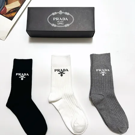 スーパーコピー プラダ 靴下