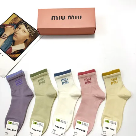 スーパーコピー ミュウミュウ 靴下