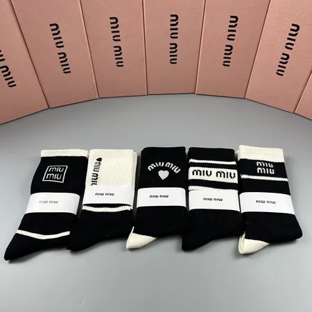 スーパーコピー ミュウミュウ 靴下