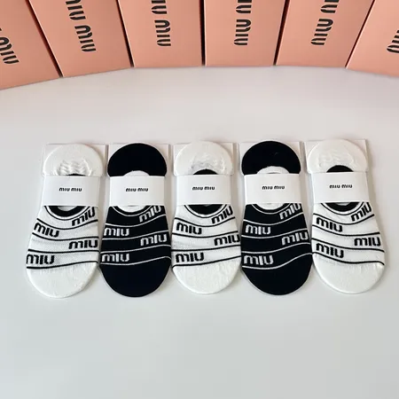 スーパーコピー ミュウミュウ 靴下