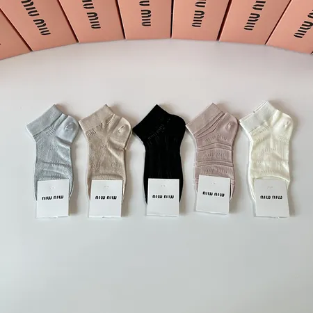 スーパーコピー ミュウミュウ 靴下