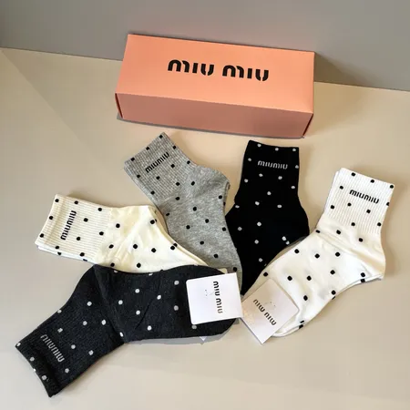 スーパーコピー ミュウミュウ 靴下