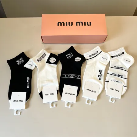 スーパーコピー ミュウミュウ 靴下