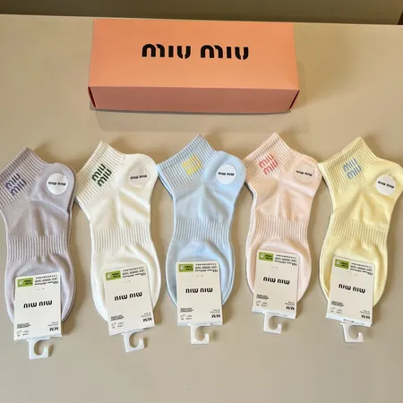 スーパーコピー ミュウミュウ 靴下
