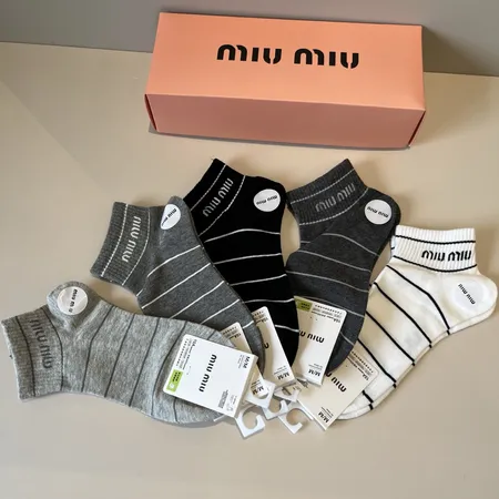 スーパーコピー ミュウミュウ 靴下
