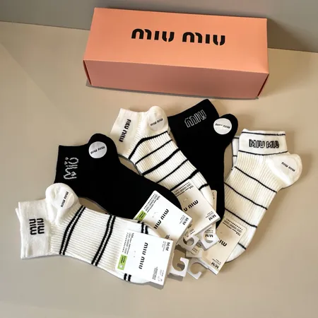スーパーコピー ミュウミュウ 靴下