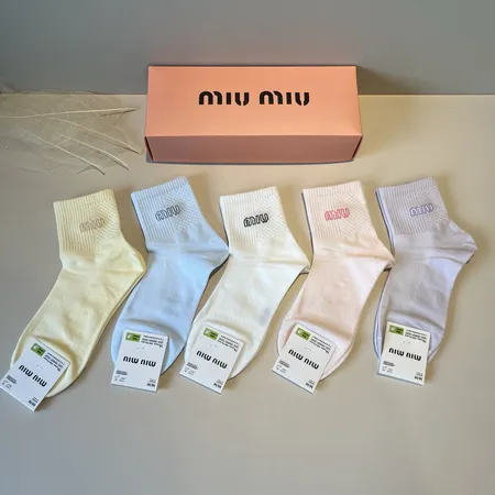 スーパーコピー ミュウミュウ 靴下