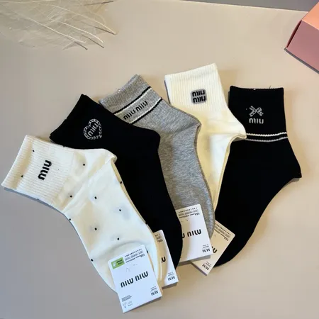 スーパーコピー ミュウミュウ 靴下