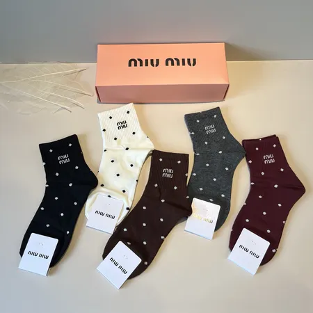 スーパーコピー ミュウミュウ 靴下