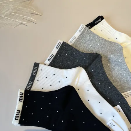 スーパーコピー ミュウミュウ 靴下