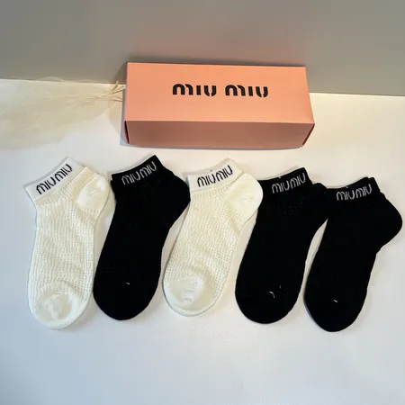 スーパーコピー ミュウミュウ 靴下