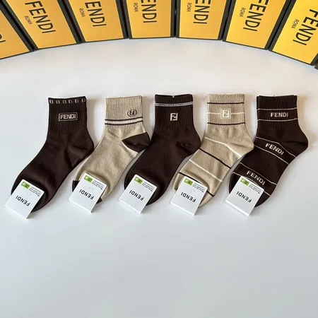 スーパーコピー ヴェルサーチ 靴下