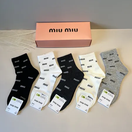 スーパーコピー ミュウミュウ 靴下