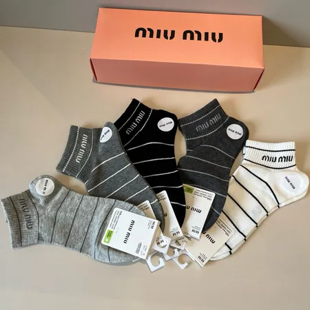 スーパーコピー ミュウミュウ 靴下