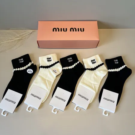 スーパーコピー ミュウミュウ 靴下