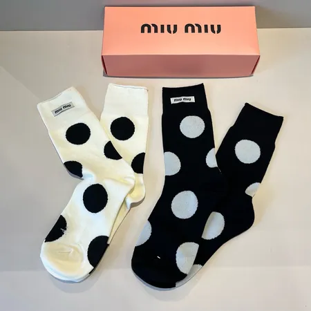 スーパーコピー ミュウミュウ 靴下
