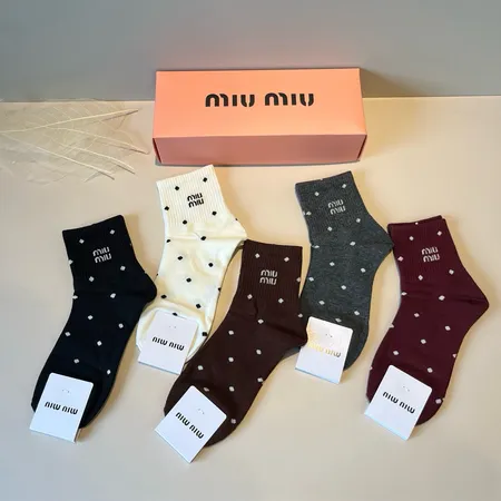 スーパーコピー ミュウミュウ 靴下
