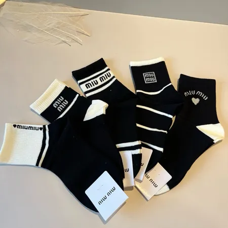 スーパーコピー ミュウミュウ 靴下