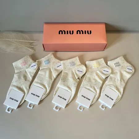 スーパーコピー ミュウミュウ 靴下