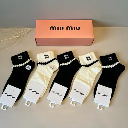 スーパーコピー ミュウミュウ 靴下