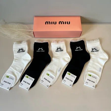スーパーコピー ミュウミュウ 靴下