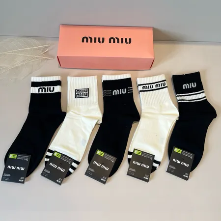 スーパーコピー ミュウミュウ 靴下