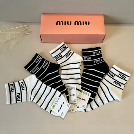 スーパーコピー ミュウミュウ 靴下