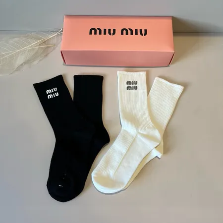 スーパーコピー ミュウミュウ 靴下