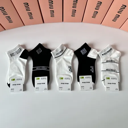 スーパーコピー ミュウミュウ 靴下