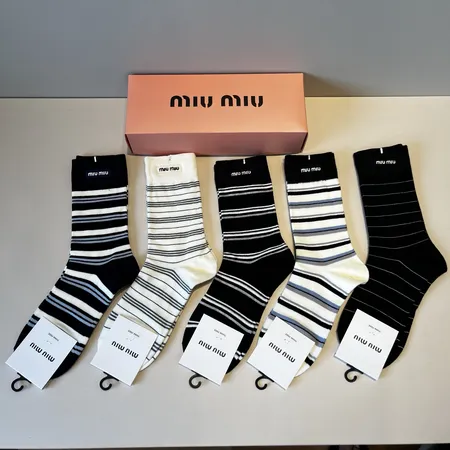 スーパーコピー ミュウミュウ 靴下