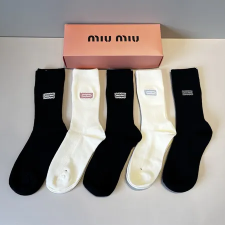 スーパーコピー ミュウミュウ 靴下