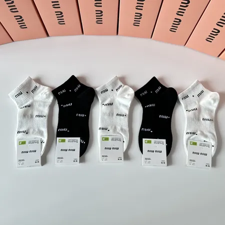 スーパーコピー ミュウミュウ 靴下