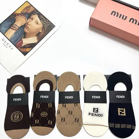 スーパーコピー フェンディ 靴下