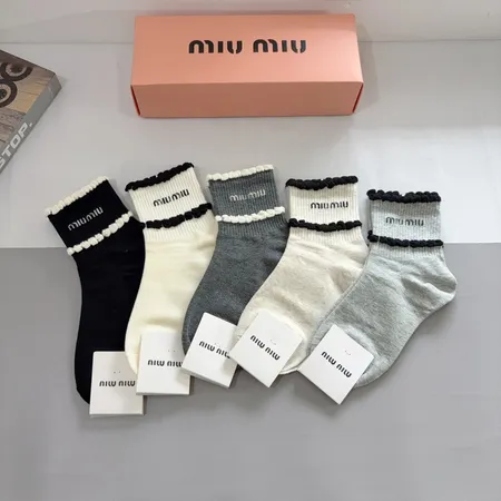 スーパーコピー ミュウミュウ 靴下