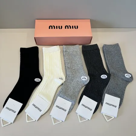 スーパーコピー ミュウミュウ 靴下