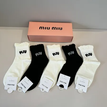 スーパーコピー ミュウミュウ 靴下