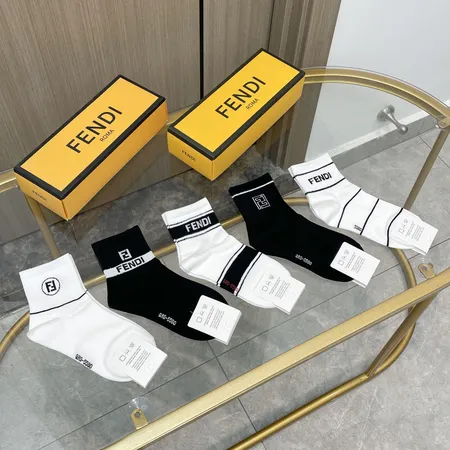 スーパーコピー ヴェルサーチ 靴下