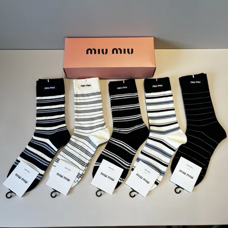 スーパーコピー ミュウミュウ 靴下