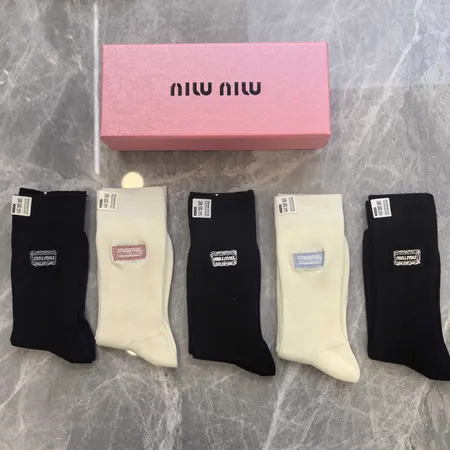 スーパーコピー ミュウミュウ 靴下