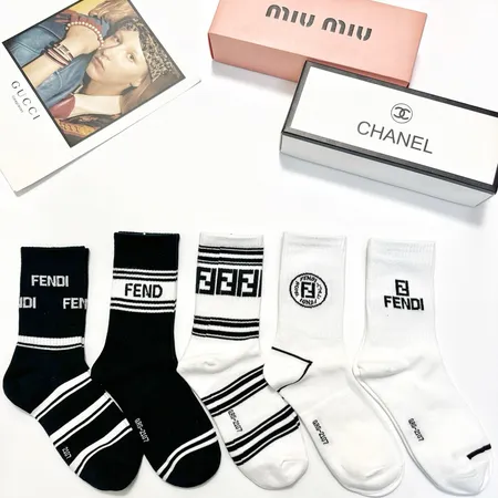 スーパーコピー ヴェルサーチ 靴下
