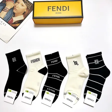 スーパーコピー ヴェルサーチ 靴下