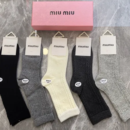 スーパーコピー ミュウミュウ 靴下