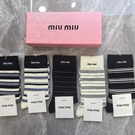 スーパーコピー ミュウミュウ 靴下