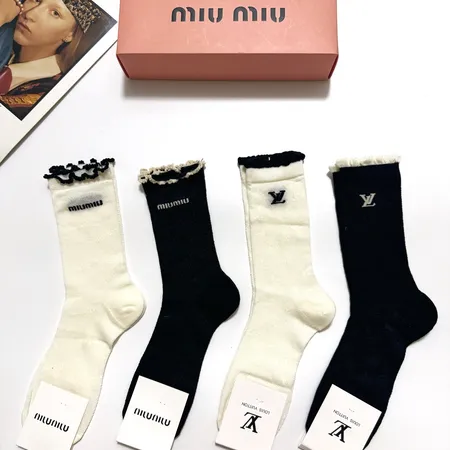スーパーコピー ミュウミュウ 靴下