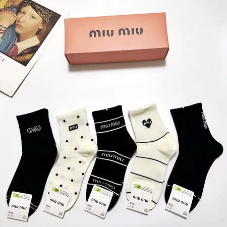 スーパーコピー ミュウミュウ 靴下